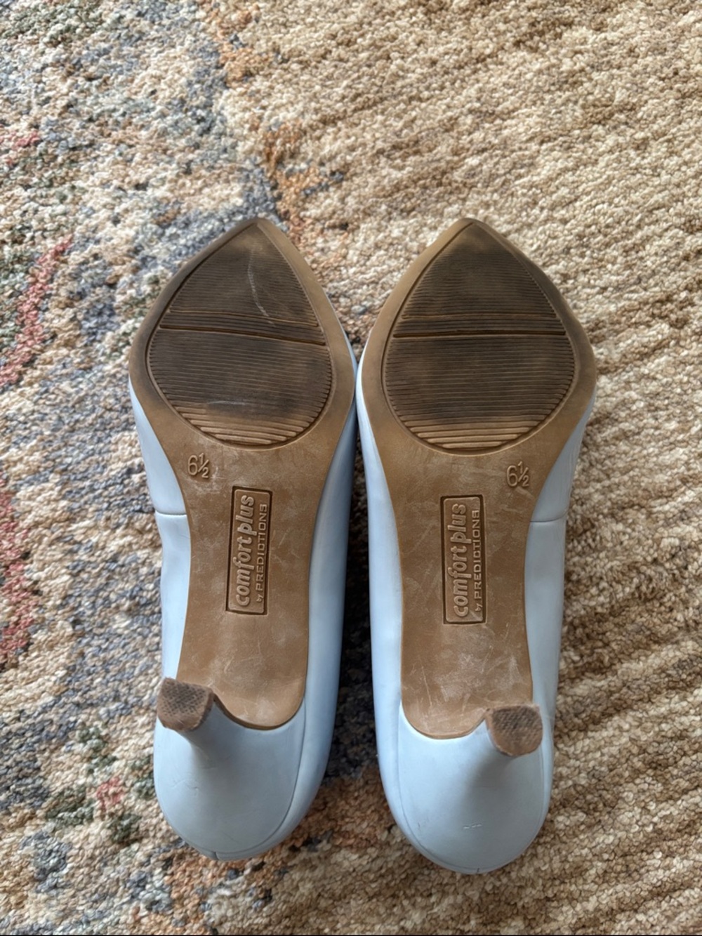 Classic Pointed Toe Women’s Pumps in Light Blue - Picture 3 of 5